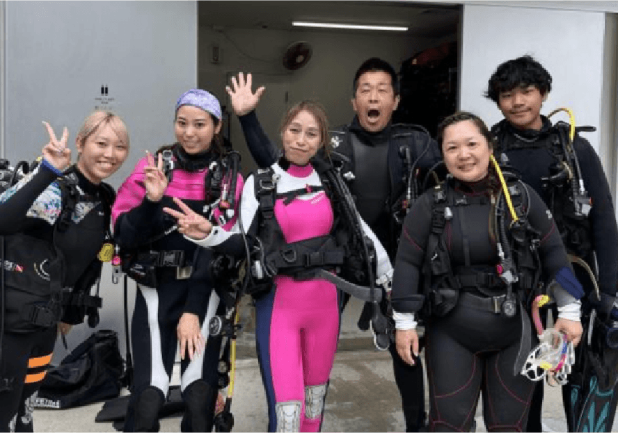 ダイビングツアーやイベントを楽しむ仲間たち 4